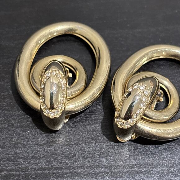 Vintage JOAN COLLINS Door Knockers Rhinestones Gold Tone Hoop Clip On Earrings - Picture 5 of 8